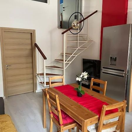 Comfy Apartment With Low Ceiling Attic Athena Bagian luar foto