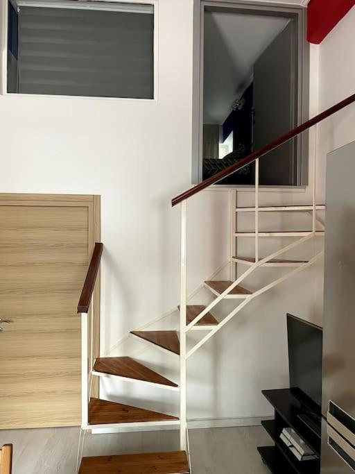 Comfy Apartment With Low Ceiling Attic Athena Bagian luar foto