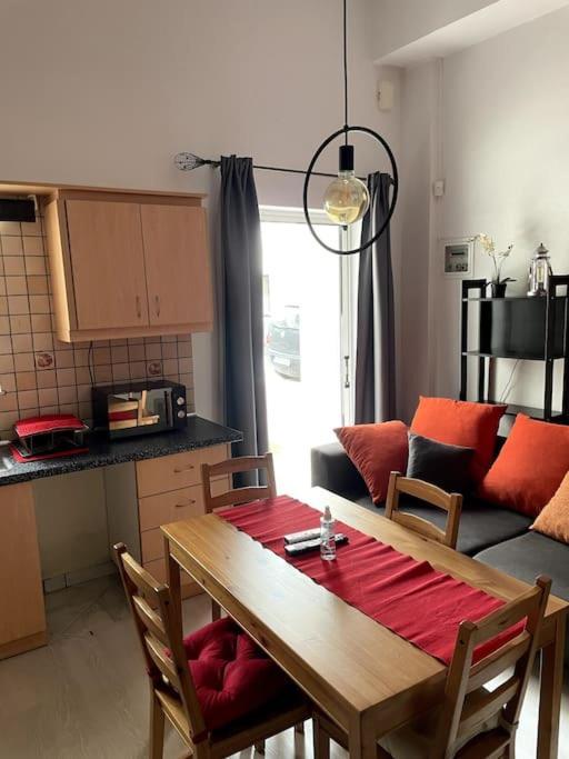 Comfy Apartment With Low Ceiling Attic Athena Bagian luar foto