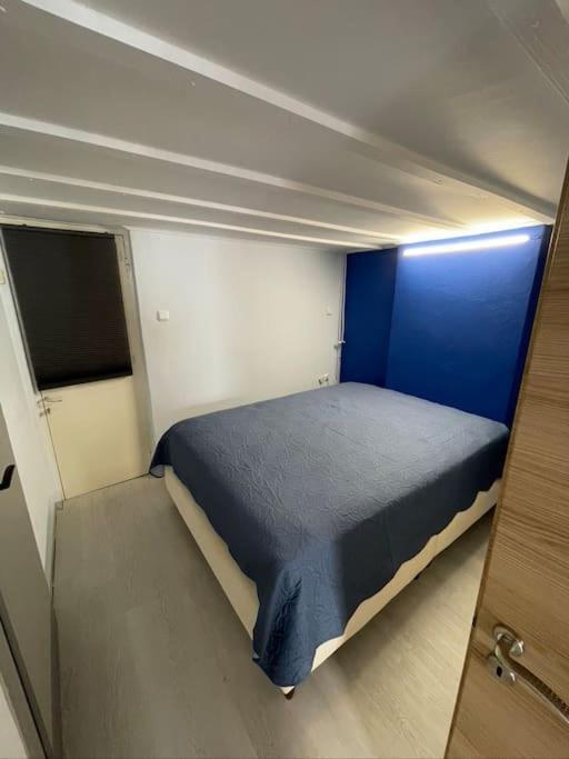Comfy Apartment With Low Ceiling Attic Athena Bagian luar foto