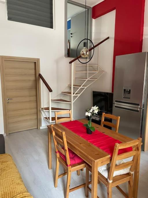 Comfy Apartment With Low Ceiling Attic Athena Bagian luar foto